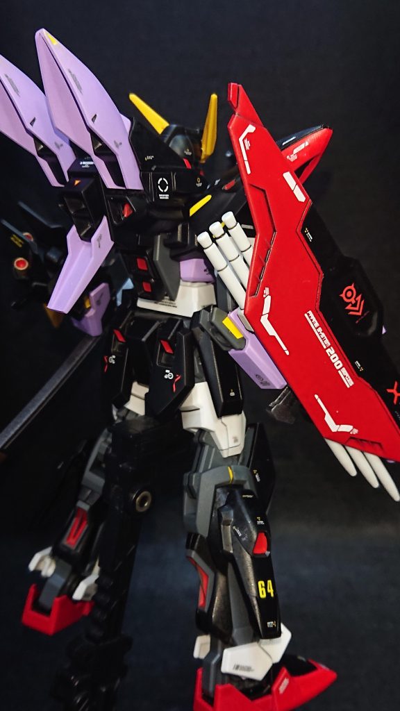 使用した塗料タミヤカラースプレー・イタリアンレッド・ブラック・ゴールド・マットホワイト・ガンメタル・クロームイエローガンダムカラースプレー・MSパープル