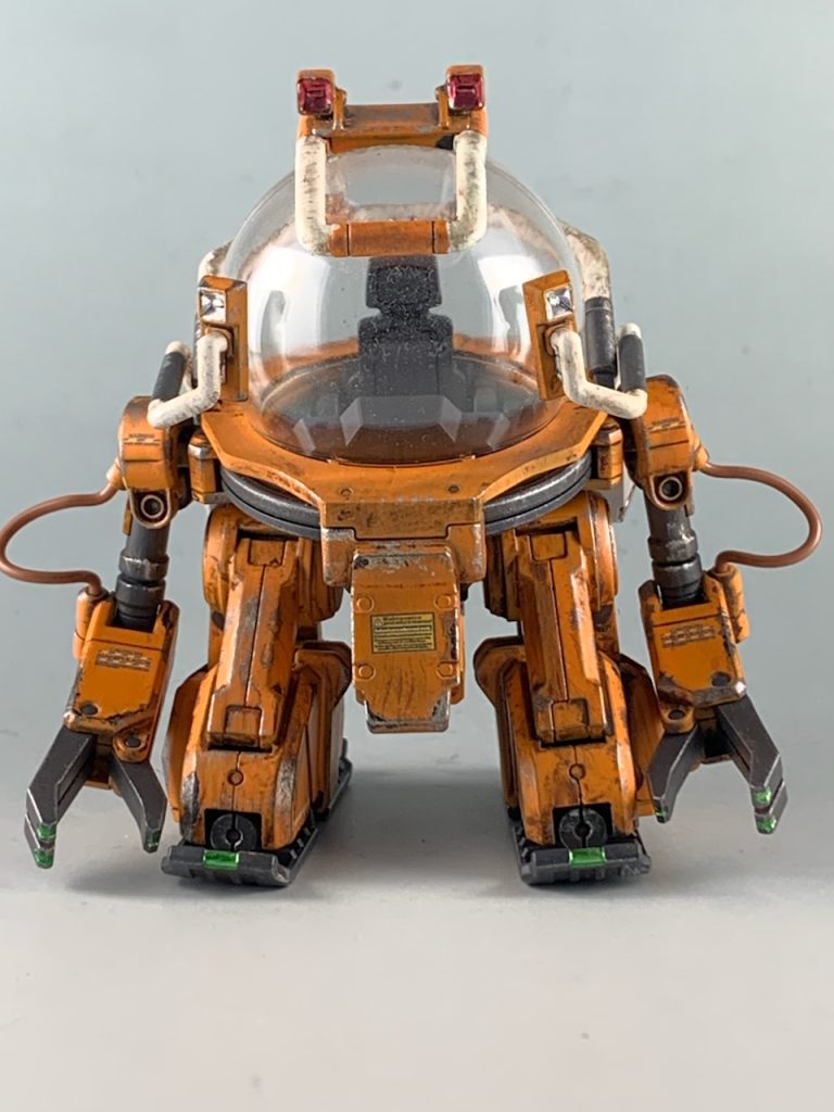 缶スプレーで塗装後、派手めにウェザリングをしています。