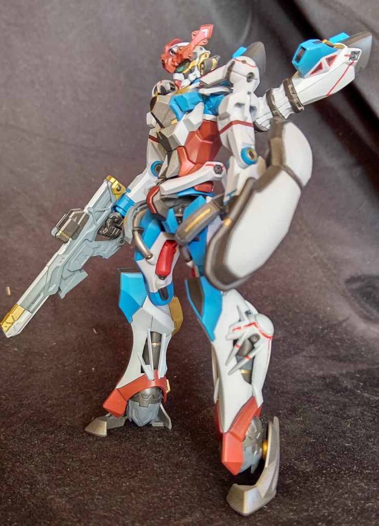 設定画、公式HPのプラモとメタルロボット魂のサンプル画像、キービジュアルと睨めっこしてたらなんか全部違うんですけど……だったので折衷案を自分好みで取りつつ塗り分けしました。比較的HGとしても小さめですけど同じサイズでもエアリアルの倍くらい時間が掛かった気がします。