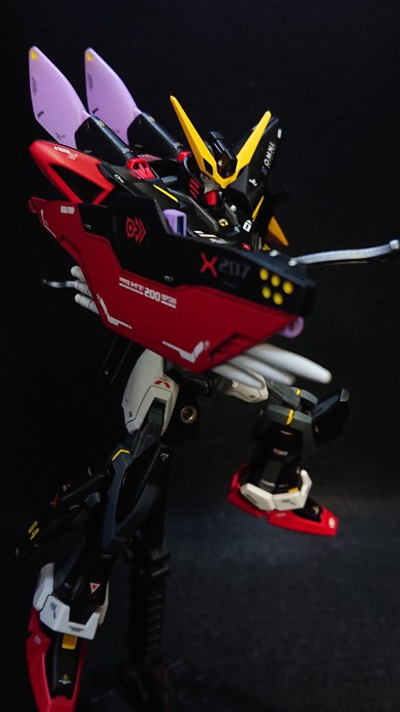 部分塗装にタミヤのエナメル塗料・ブラック・メタリックブルー・フラットイエロー・フラットレッドセンサー部分にはMr.メタリックカラーGX・メタルイエロー