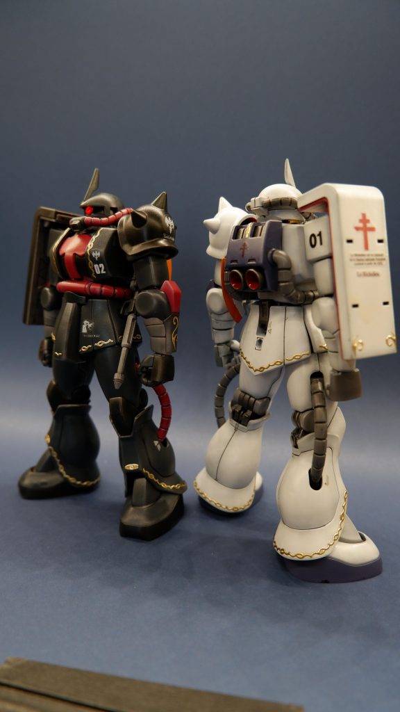 背面②２機とも全体的に半光沢で仕上げてます。