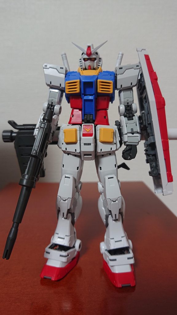 次は立ち。ツインアイとメインカメラ、以外、ステッカー貼ってないです。