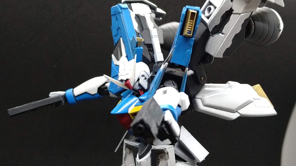 二丁拳銃は自作。肩回りもフルバーニアンに似せるためベースを自作。バーニアはMSGから