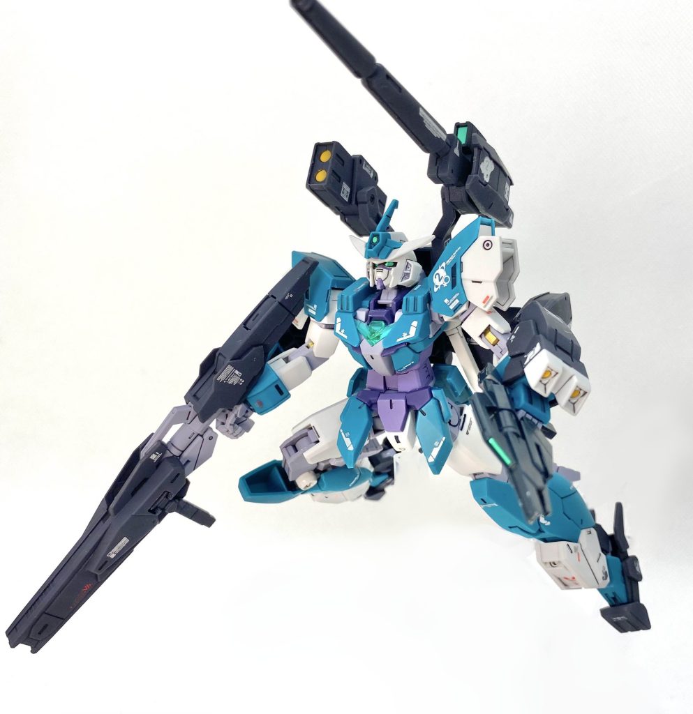 コアガンダム系統を作ってるとビームライフルがだんだんと増えるのでもう片方に持たせました。