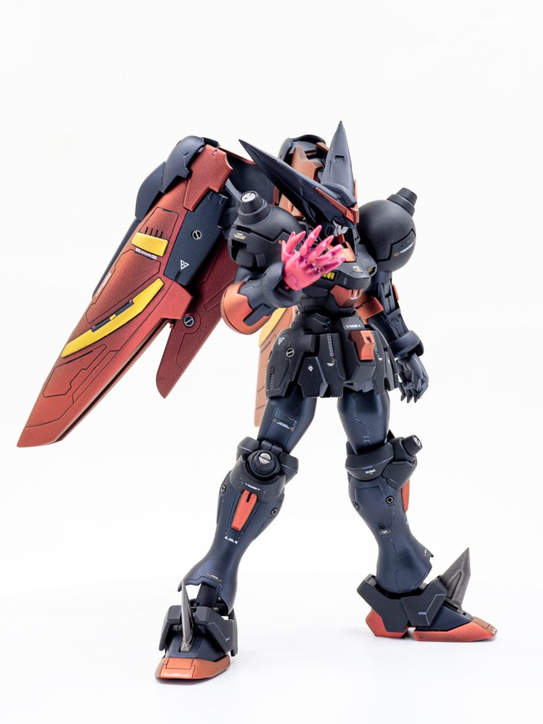 その他には特筆することは特に無い感じでしてのっぺりとしたマント兼バインダーにスジボリいれたり、ハンドパーツを変えたりした程度。