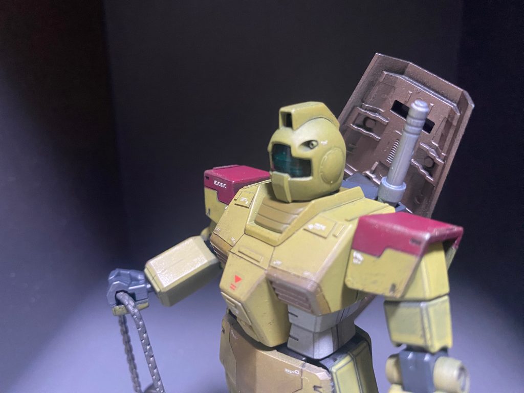 チェーンの曲げ、緩い弧の部分はお湯で、持ち手付近の急角度な所は火であぶりました。遠くから少しずつあぶり奇跡的にうまくいった感じです。カメラ部分のクリアパーツはスモークグレーで塗装して暗く仕上げました。