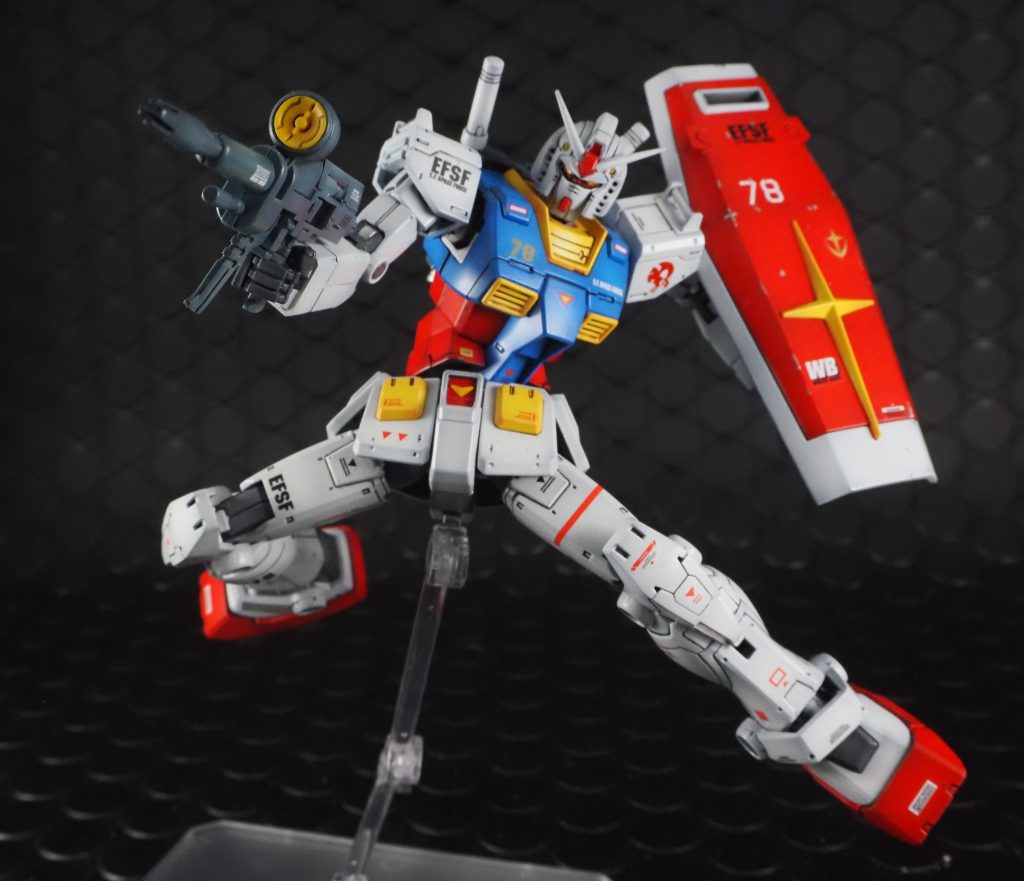 何度目だオリジンガンダム!今回もアクションベースを利用してポージングしています。