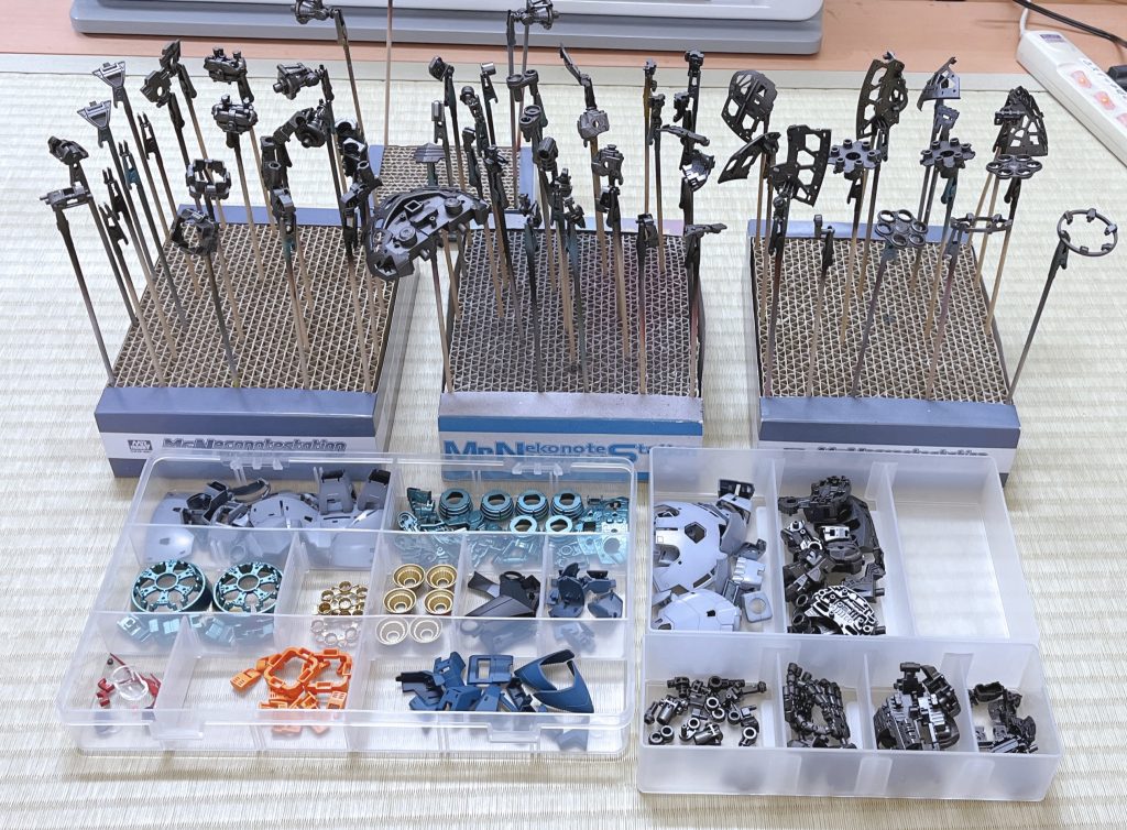 普段製作しているHGとは違い、膨大なパーツ量です。カット、ゲート処理、下地塗装、本塗装と全ての工程においてくたびれました😵💫