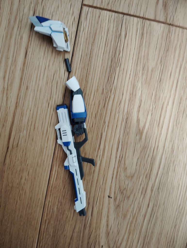 腕はこんな感じで取り付けました。ここもうちょっと何とか出来たよなって編集した今(2025年4月29日時点)思っております。