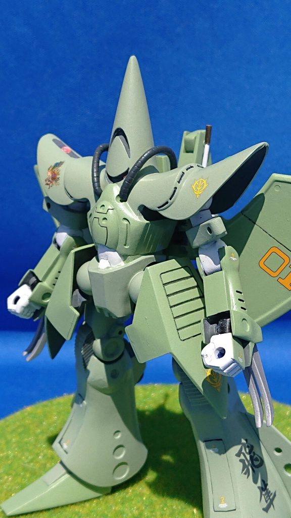 マニュピレーターは彫り込み、クローはプラ板で新規製作して延長。