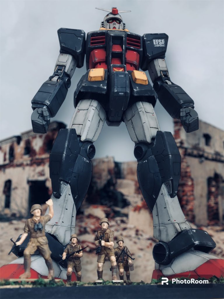 せっかくのメガサイズモデルなので…もし第二次世界大戦にガンダムが存在したら?的な感じでお手軽ジオラマ風に作製しました