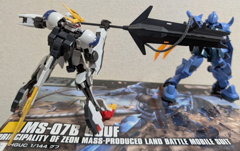 せっかくなので、バルバトスルプスレクスと対決!!ブネのヒート・ロッドでメイスを絡め取られるレクス。