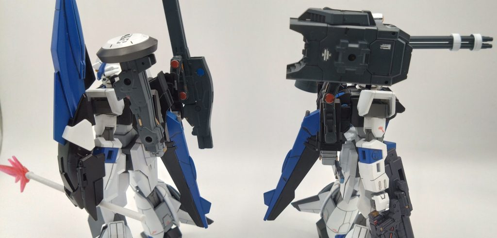 このオオツキガタ改の特徴は背部武器ハンガーを変えることによってカスタマイズすることができる。リンナが乗る乙型は前期のオオツキガタの武装と同じ索敵センサーレドームと超長射程レールガンを装備しリンナ専用格闘兵装73式改ビームジャベリン『トンボキリ』を装備・タキトが乗る甲型はタキト能力に合わせて中近距離と継戦力を高めたオオツキガタで多数のミサイルを搭載した多機能連装弾「センジュ」継戦力特化した高火力ガトリング30mm自動大型近接防御火器『マスラオ』腰部に備えてる前大戦タキトが搭乗したNダガーNの小太刀を改良した高周波小太刀『コツキガタ』73式高エネルギビームライフル『ホノイカヅチ』をショートレンジ下部に速射性を高めたレールガンを装着。