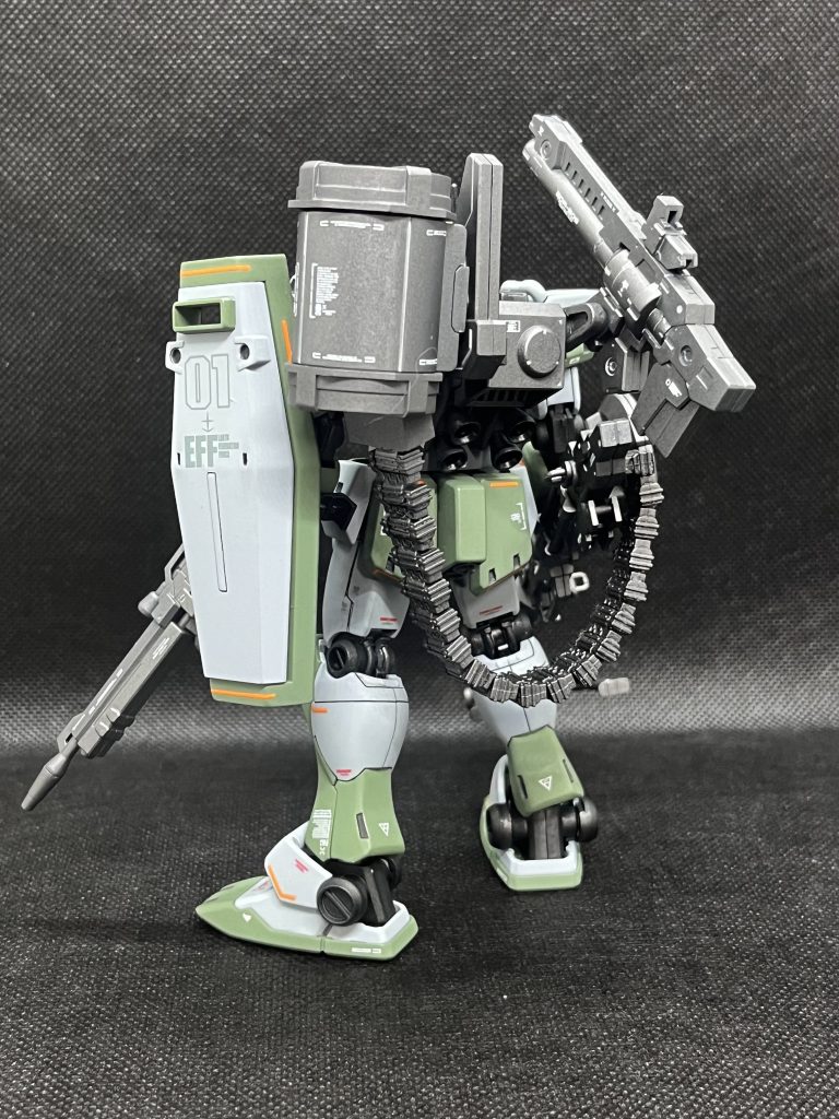 後ろから、弾倉とベルトリンクはコトブキヤ。キャノンとライフルは30MM、ビームライフルはストライクから。追加バックパックはオプションパーツセットランチャー、ソードに付いていた余り。