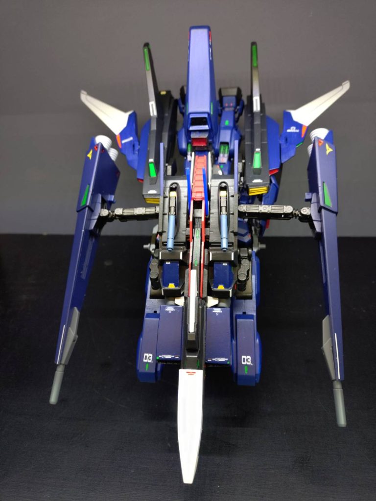 合体時にGディフェンサーでは廃棄していたビームライフルとシールドは携帯したままでも合体可能。