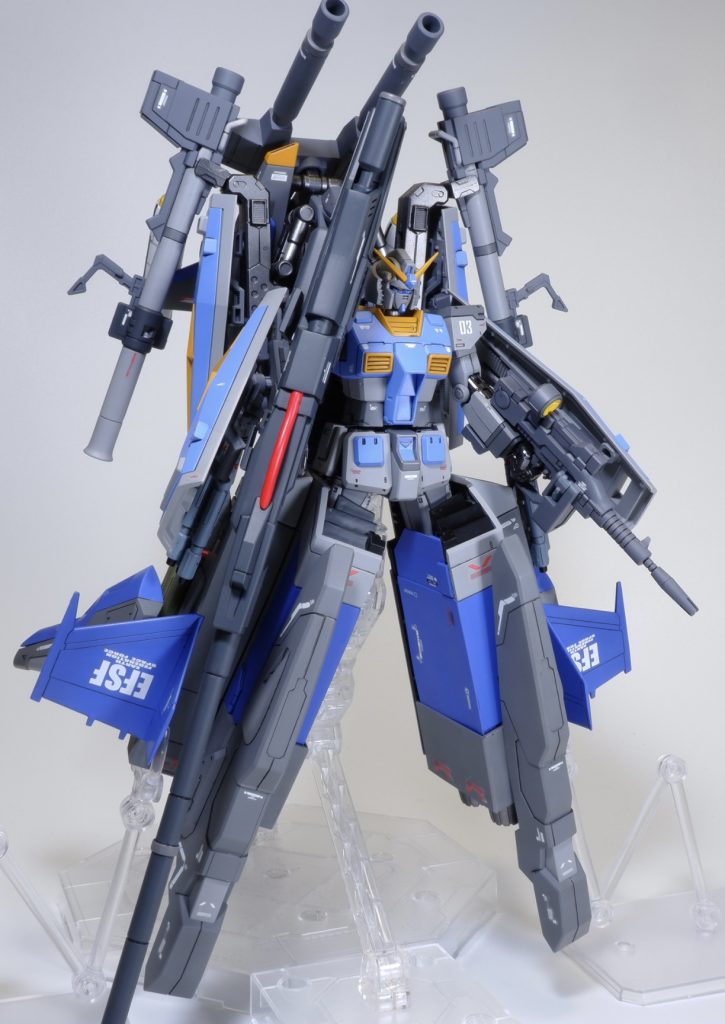 MAモードⅡ 正面GファイターのAパーツを背面に接続し、Bパーツは真ん中で分割し脚部へ接続しています。Bパーツを分割した事で、脚部がフレキシブルに可動でき、運動性や機動性アップを図りました！
