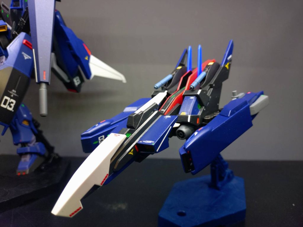 分離形態。一応、空間用の戦闘機として火力と機動力を備えています。ビームガン2門とミサイル、隠しビームキャノンがあります。