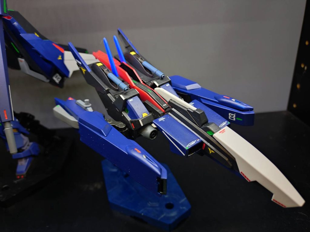 Gディフェンサーは旧キットを使用。ギャプランはTR-5フライルー。機体の芯はライトニングバックウエポンシステムMkⅢ、他にメテオホッパー、インフィニットジャスティス、ライトニングバックウエポンシステム、ビルドブースター、スローネアインのパーツを使用しています。