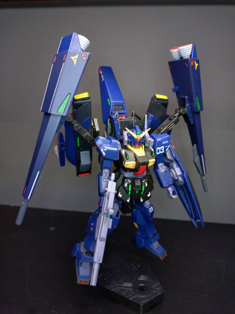 1年戦争の英雄機の後継機を保持する事で自らの正当性をアピールしたいティターンズは、その必要性からガンダムMkⅡを使い続けたいが続々と開発される高性能機に埋もれない為に、密かに手を組んでいたアナハイム・エレクトロニクスがガンダムMkⅡを改良、そして強化案(Gディフェンサー)を持ち込んだが、ティターンズはその武力を背景に強化案を奪い、MS開発を行っていたオーガスタ研究所に強化案を流し、それよりも強力な兵器の製作を命令した。製造元のオークランド研究所ではORX-005ギャプランの開発が進んでいた為、それらのパーツを流用しGディフェンサーに代わる機体Gギャプラス(ギャプラン・プラス)を完成させた。基本は宇宙用の装備だが大気圏内でも短時間なら運用可能。