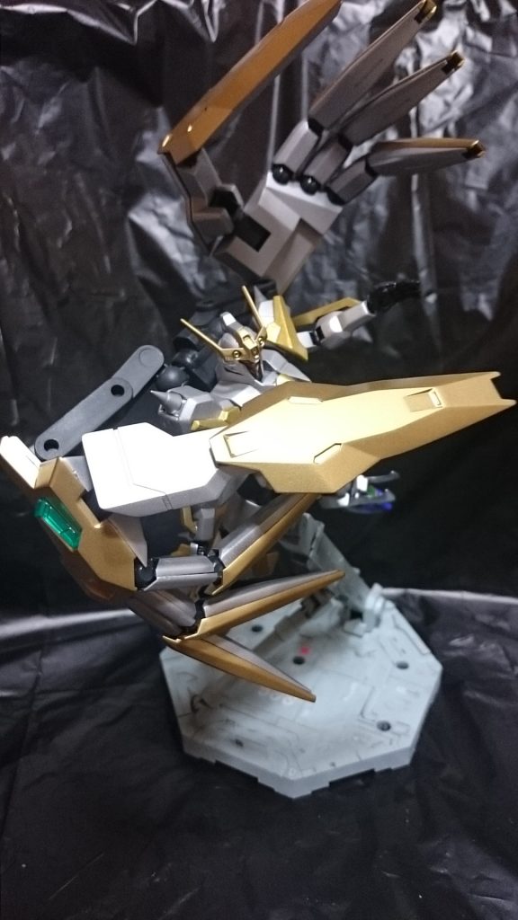 彼の名声は広がり、とうとう魔王討伐の勇者に選ばれることとなる。まあ当然で妥当だろうと誰もが思った。むしろ男と巨人でどうにもならなかったらこの世界は終わるとさえ思えた。男も似たようなことを思っていたし、この世界で目覚めてから多くの人に助けられてきたのだ。その恩とせっかくできたい場所をなくすわけにはいかないと許諾する。