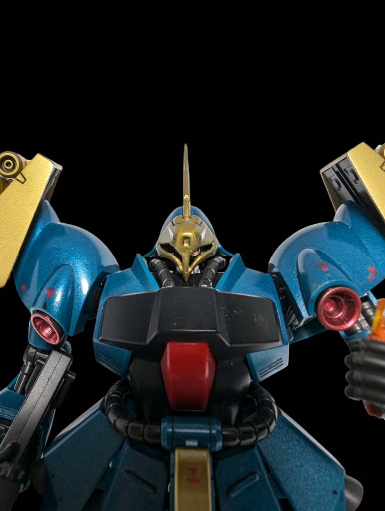 マスクを削り込んだ結果、割れる事数回。割と狙った目つきの悪さを獲得できました。