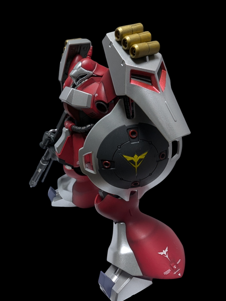 設定画のどっしり感を出すため首の取り付け位置をボールジョイント半個分前に移動しております。