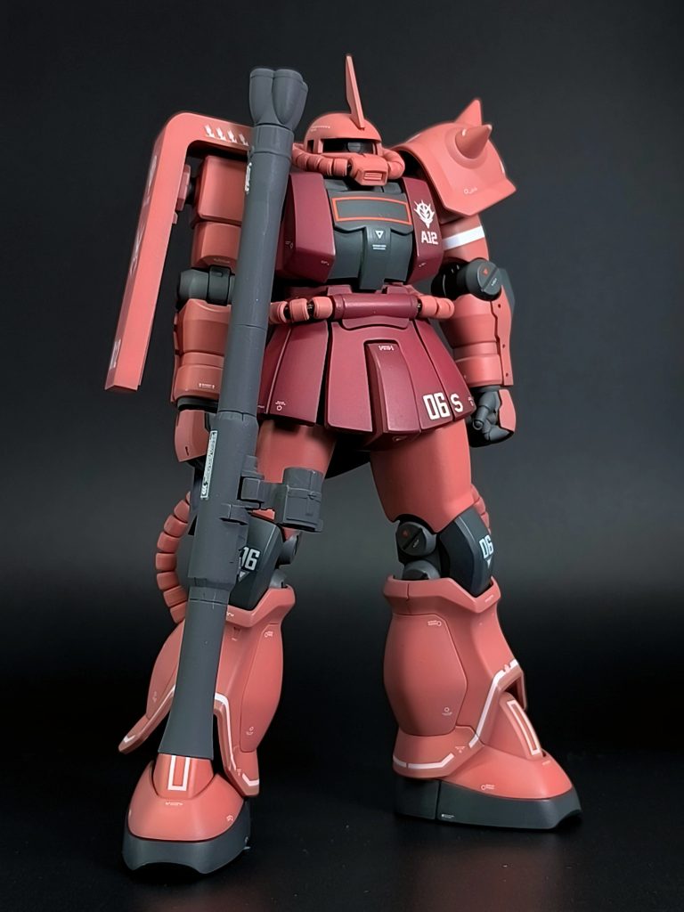 ジャンクパーツによるミキシング製作。一応、シャア用06S型の地上対応最終型を妄想して、0079年9月に地球に降りた際、後期型ザクに似た手脚やグフカスのランドセルに換装されたもの、として製作した。なのでガルマを見殺しにした時に乗ってたのはコレ😁