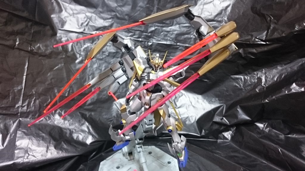 男は冒険者たちの勧めで同じく冒険者になる。他に出来ることもなかったということもあるが…最初は巨人に事で奇異の目で見られることもあったが、人間には相対できない大型の魔物という生き物を数匹狩ると態度が一変、ほめたたえられるほど名声が高まり、稼いだ金でジャイオーンも魔法技術を取り入れることで形を変えていった。