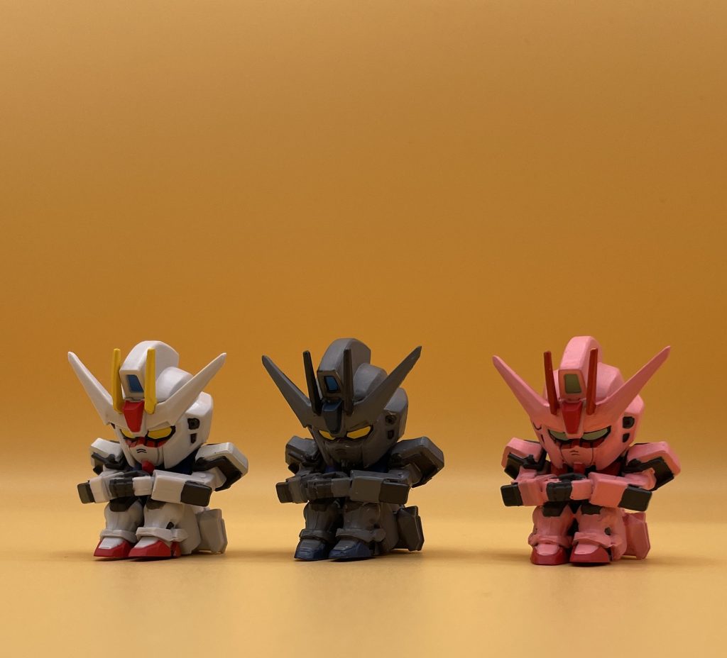 気を取り直して・・・・ 　ストライクだって、バリエーション展開できるんだ！　そう。ソフビカラー（GSIクレオス様）ならね！　かわいい(笑)