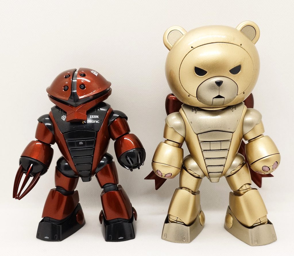 並んで2ショットです。比べてみてわかる頭部のデカさ(zaku-kao4)