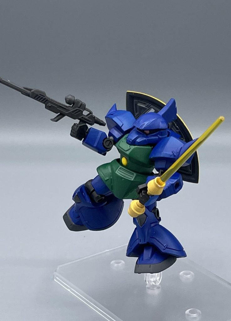 ビーム・サーベル ガトーのゲルググと言えば、ナギナタというより片刃式サーベルのイメージが強いですね。サーベル部分は、ドムのヒートソードの刃部分を引っこ抜いて移植しています。それっぽく見えるからおっけー(笑)    さて、最後のお楽しみは・・・・!?