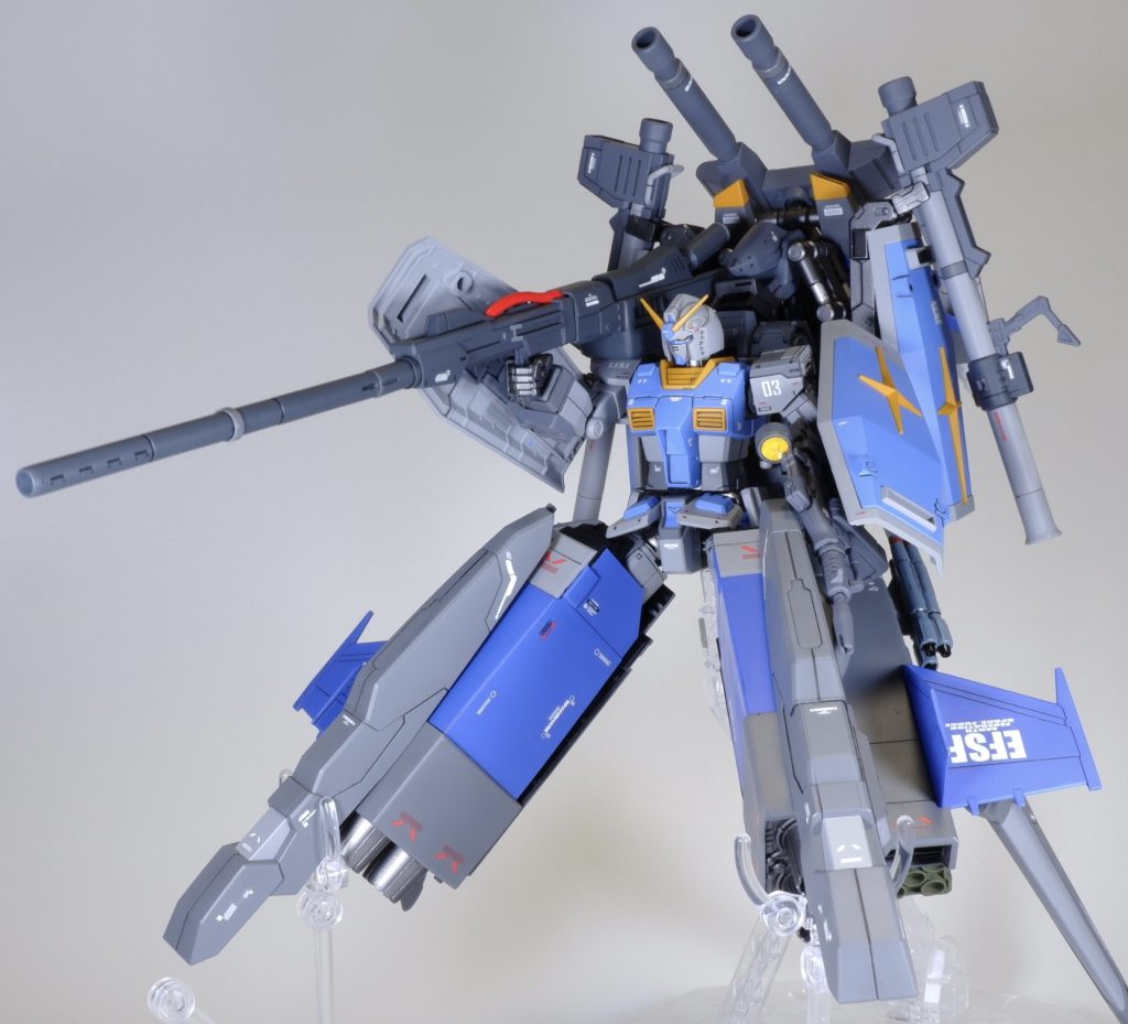 ビームバスターライフル(右手)ビームライフル(左手)右手に待ってる武装はオリジナルで作成した長距離武装です！