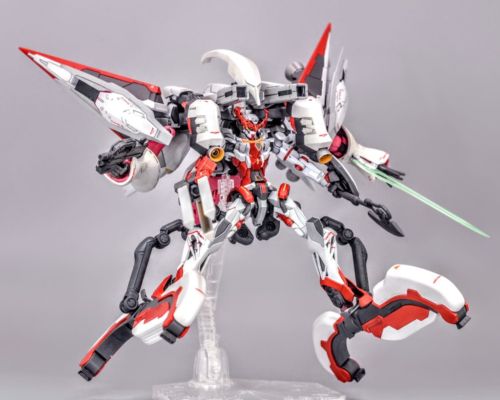 この形態では大気圏内外問わず高速戦闘が可能です