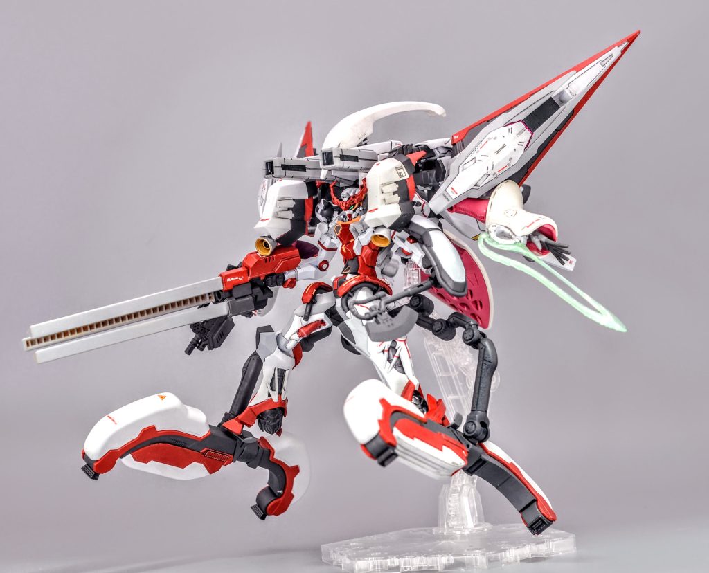 サブレッグを脚底部に展開した高機動形態です