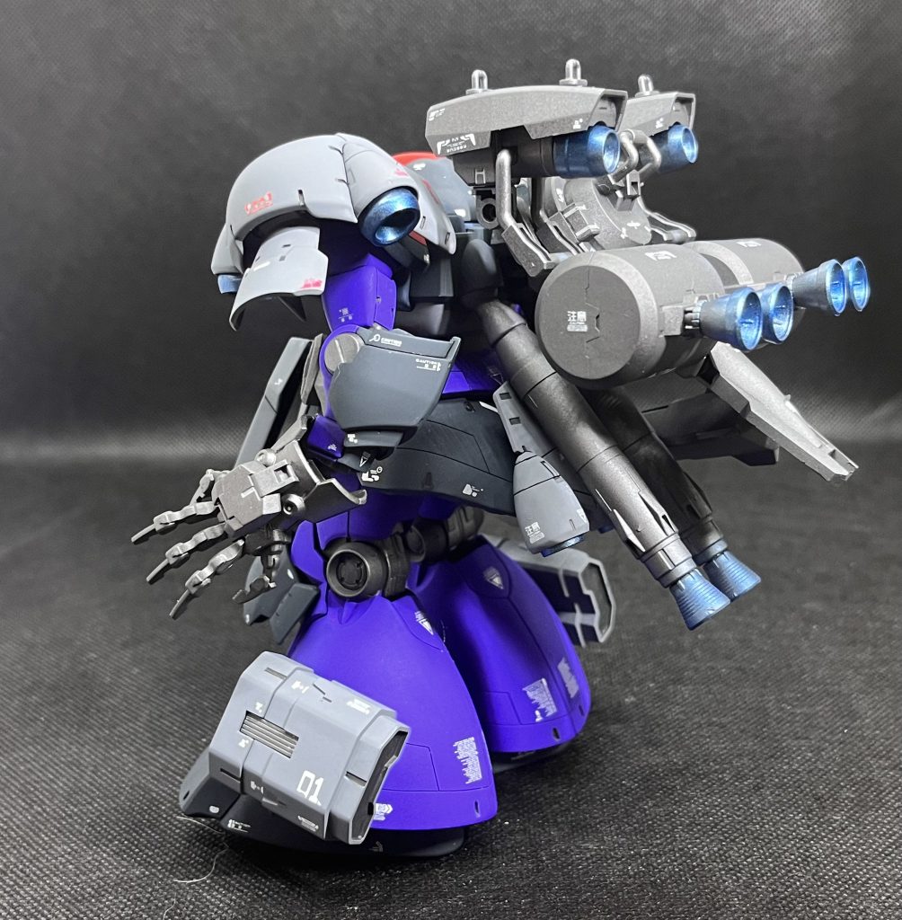 左後ろ、このアングルだとリアスカートのヘルムヴィーゲのバーニアチラ見えします