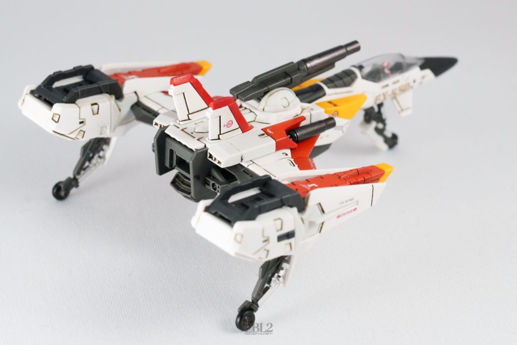 砲塔のみ光沢、それ以外は全てつや消しでトップコート。キャノピーのみ無塗装です。デカールはなるべく小さいものを散りばめる感じにしてみました。本体が小さいのでMSみたいにデカデカと機体名を乗せることができず…なかなか難しかったです。