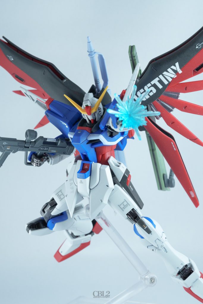 MMI-X340 パルマフィオキーナ 掌部ビーム砲。エフェクトパーツも塗ってみました。自分としては初めてやってみたのですが、思ったよりもうまくいきました。このキット、ほぼSEEDアクションシステムなだけあって、とてもよく動きますね。