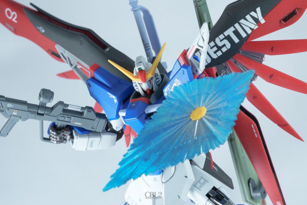 MX2351 ソリドゥス・フルゴールビームシールド。こっちのエフェクトパーツも同じように塗りました。なんとなくHGCE ライジングフリーダムに付属のビームエフェクトパーツみたいな仕上がりになりました。