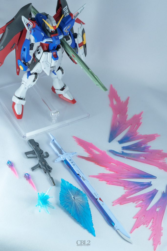 エフェクトパーツ各種。全体的に紫っぽいビームが出て、広がると赤っぽくなるような見た目にできたと思います。ヴォワチュール・リュミエールをウィングユニットに取り付けるときは塗装剥がれが怖いですが（怖すぎて撮影後は確認してませんw）