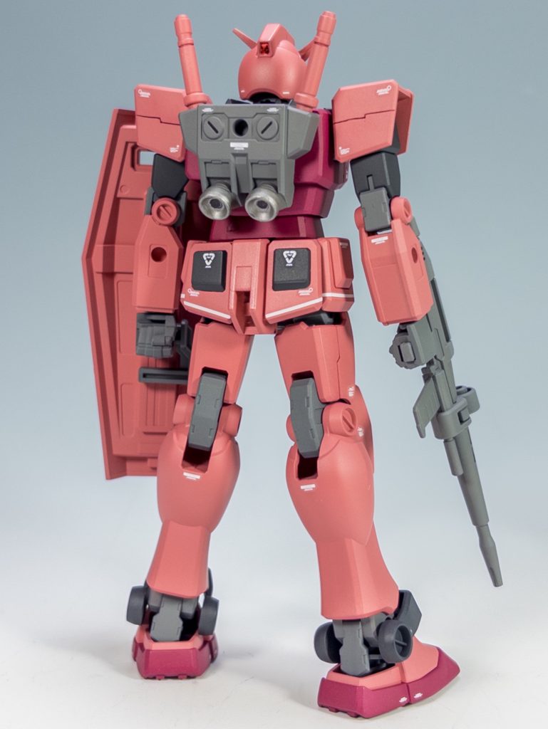 リアビューです。脚部は合わせ目を消しています。マウントラッチや腕の3mm穴は埋めた方が良かったですね。