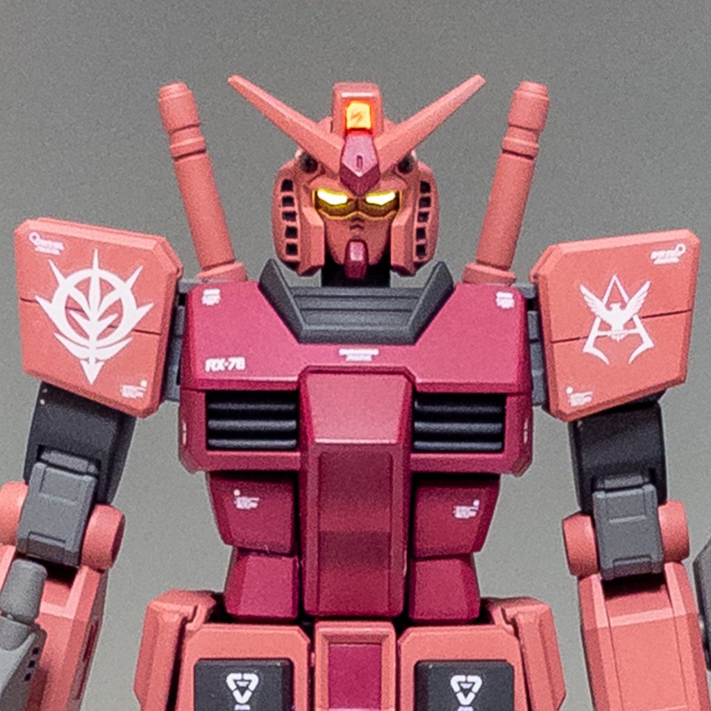 カメラアイは蛍光塗料でUV発光します!