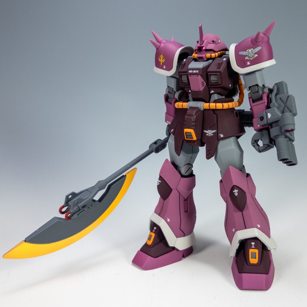 ブラックライトを当てると、この様に刃が発光します!