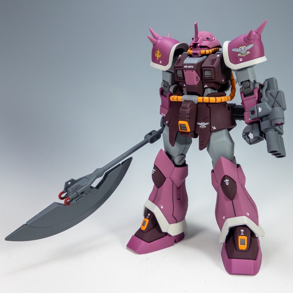 フロントビューです。ヒート・ランサーは1本だけなので、無色の蛍光塗料で赤熱状態の有無を再現できる様にしました。