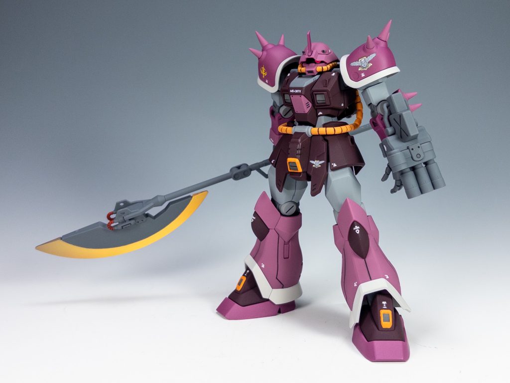 成形色だけではカバーできない部分が結構ありました。主に、肘と膝の丸一モールド、腰と胸上部、ダクトのライトグレー。動力パイプ以外のオレンジを塗装しています。水性ホビーカラーをエアブラシで塗ったり、ファレホで筆塗りしたりしてます!