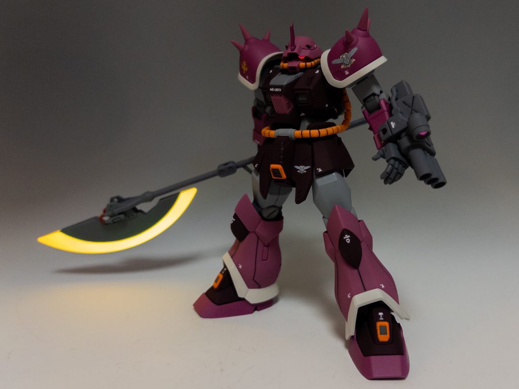 暗闇では結構光ります(笑イフリートは好きな機体なので、色々なバリエーションがキット化されて嬉しいですね。