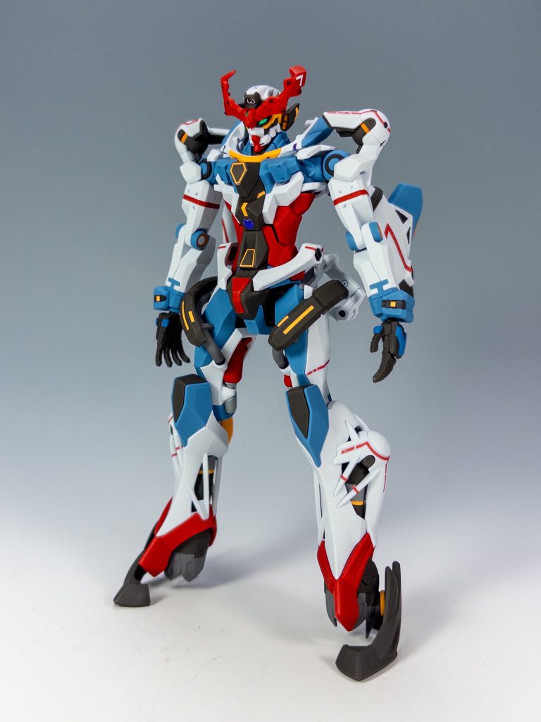 フロントビューです。キットはHGながらかなり細かいパーツ分けですが、それでも複雑なデザインのため色が足りません(汗ファレホやシタデル筆塗りで部分塗装しています。