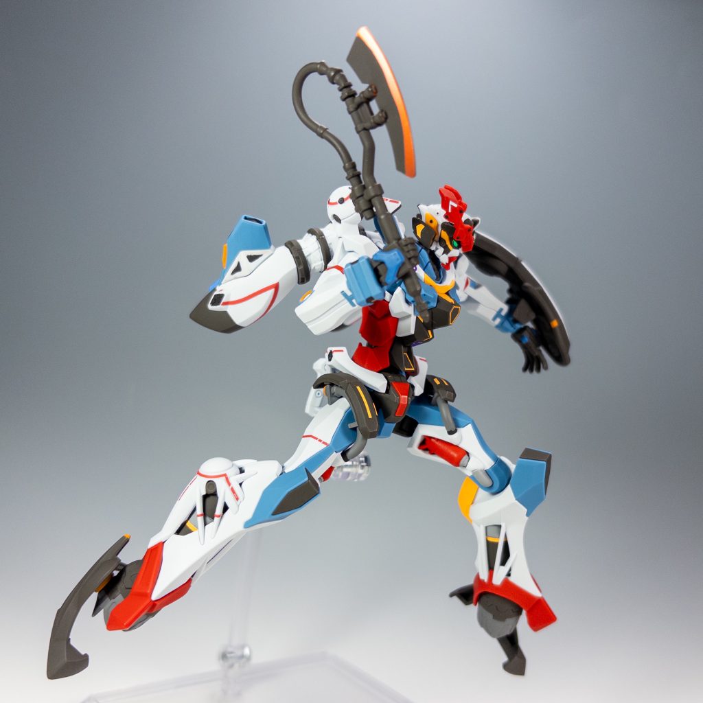 脚部の形状が不思議ですね。