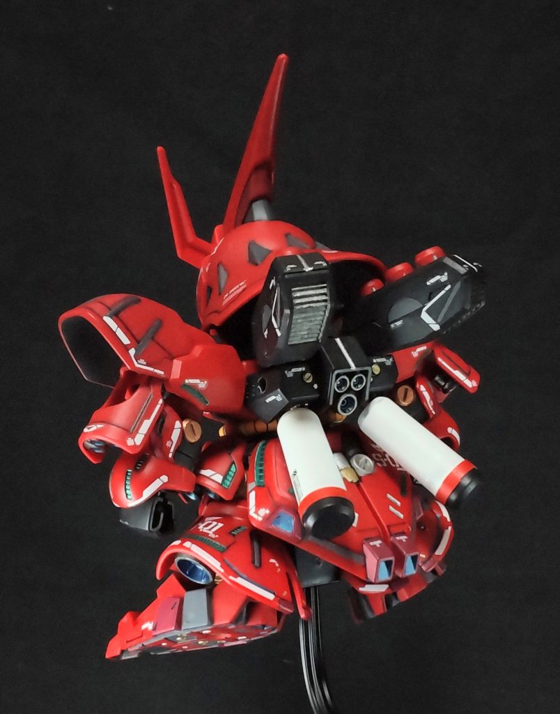 背面。プロペラントタンクは白、バーニアはブルーメタリックにしました、ディテールのスリットはサイコマシーンということで今回もメタルグリーン😄。RGのデカールですが、意外とフィットしてくれました。