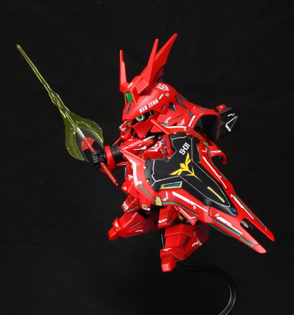 シールドにもしっかりディテールが入ってます。ビームサーベルは、ハイコンプロのモノを拝借。この子には、ビームサーベルのエフェクトが付属してません😓。