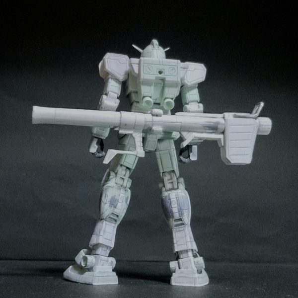 旧キットガンダムの武装その1の追加で本体に携帯用の固定具をまた積層プラ板削り出しで製作しました😊残念ながら2本携帯は諦めました💦最近のガンダムキットみたいに腰に携帯しましたが、どうやってホワイトベースのカタパルトから発進するんですかね🤔🤣武装その2に続く🙏（1枚目）